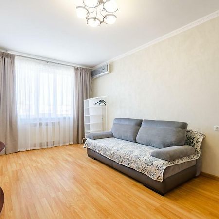 Artal Apartment On Obolonskaya Square 3 키예프 외부 사진