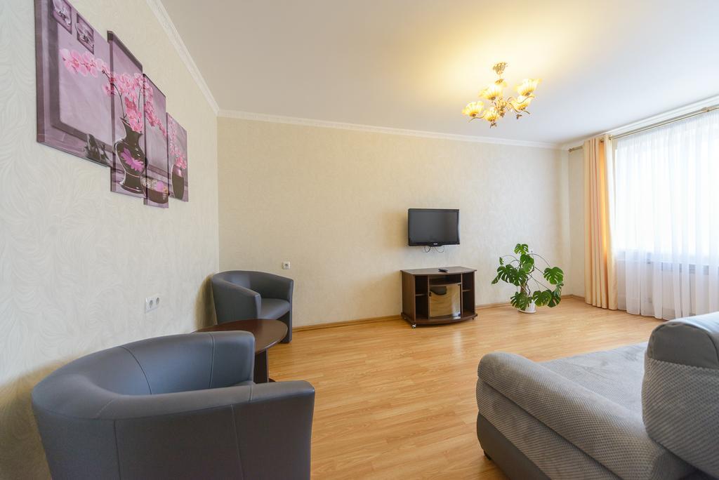 Artal Apartment On Obolonskaya Square 3 키예프 외부 사진
