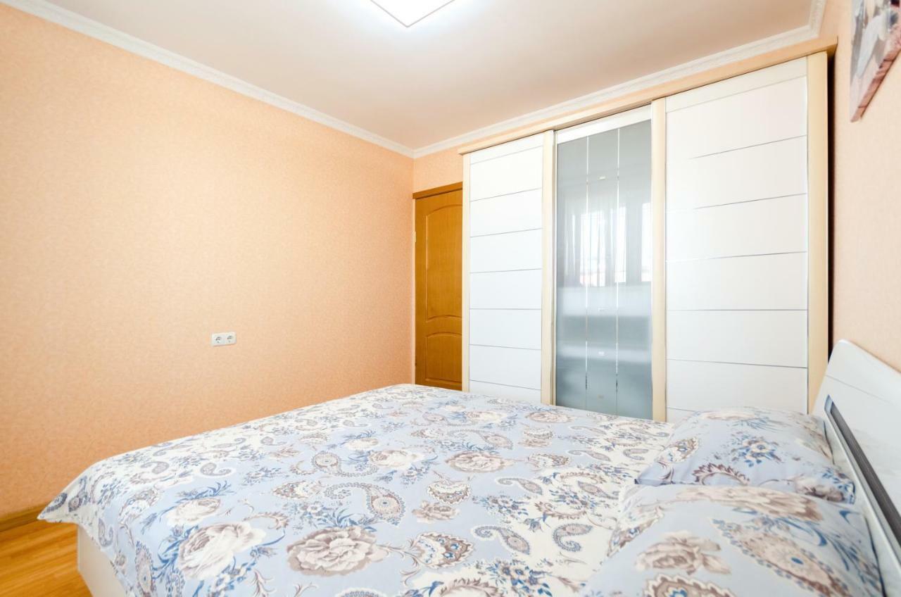 Artal Apartment On Obolonskaya Square 3 키예프 외부 사진