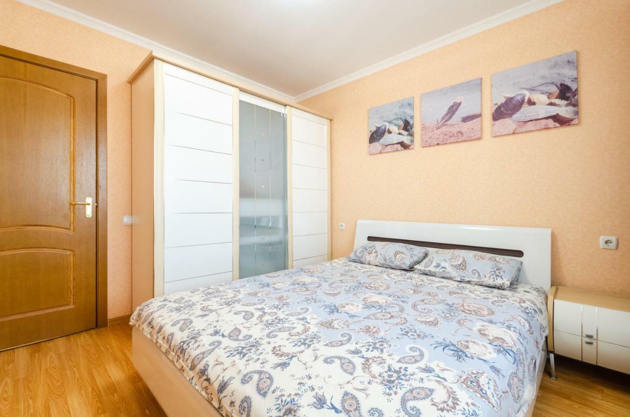 Artal Apartment On Obolonskaya Square 3 키예프 외부 사진